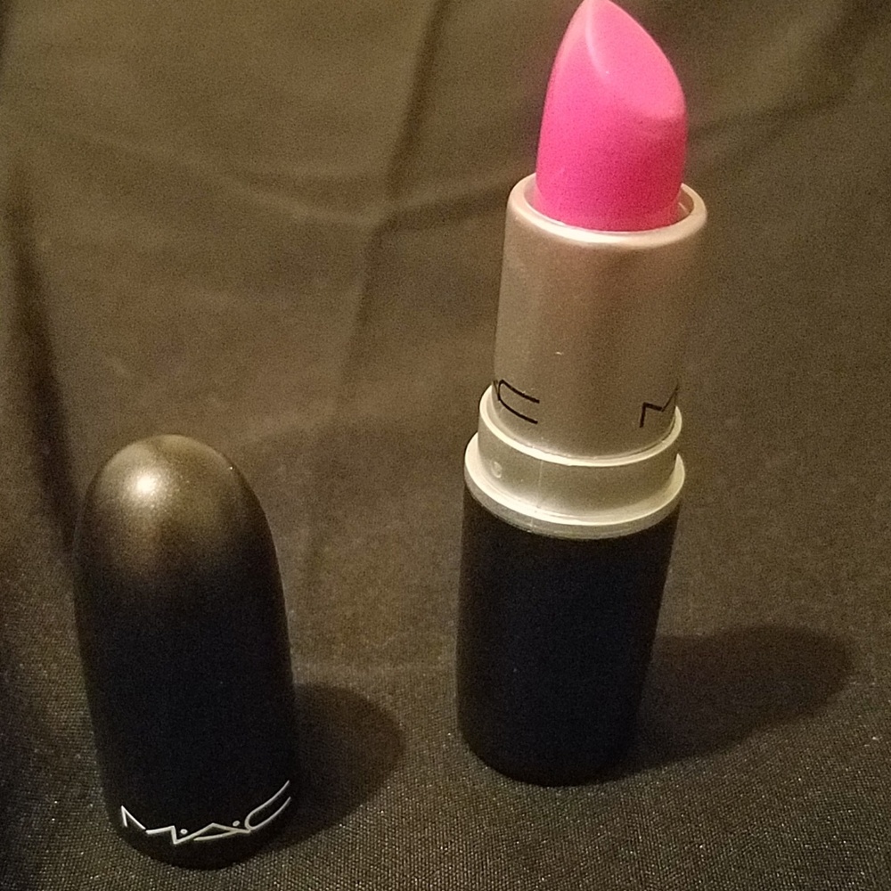 MAC lipstick 08